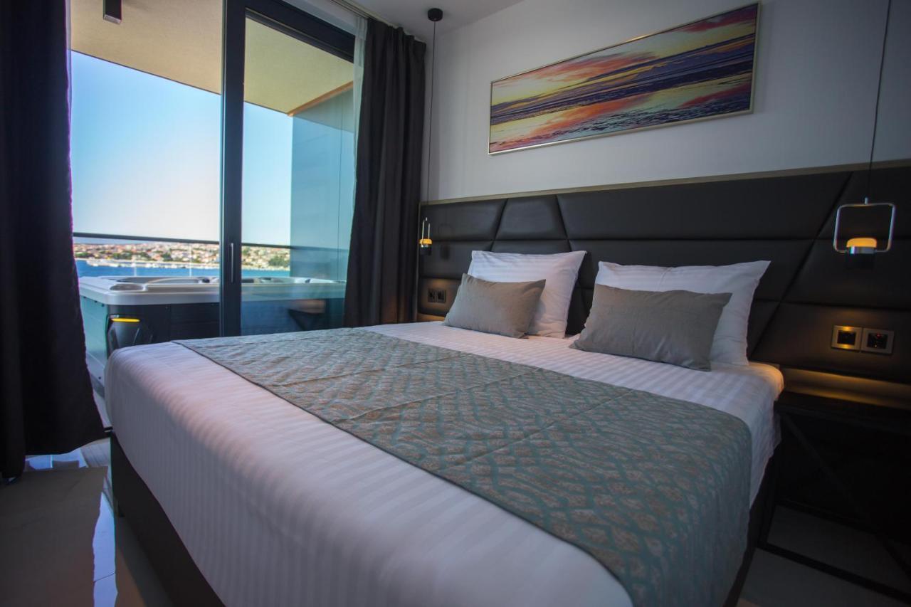 Liberty Plaza Hotell Novalja Exteriör bild