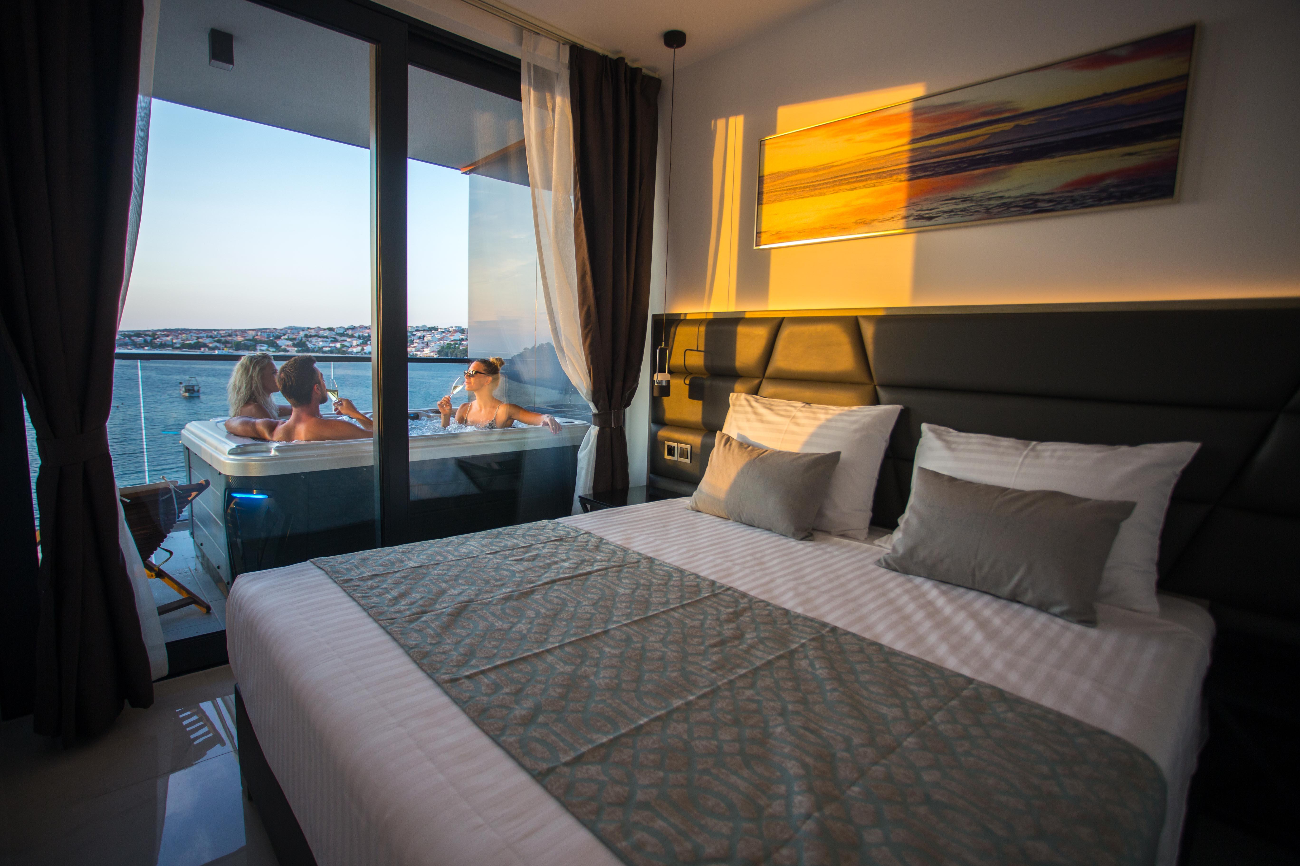 Liberty Plaza Hotell Novalja Exteriör bild